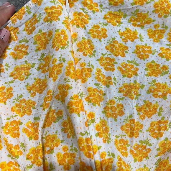 Faithful yellow dress - Picture 4 of 5